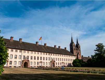 Das ehemalige Kloster und heutige Schloss Corvey ist heute Wohnort des Herzoglichen Hauses Ratibor und Corvey, © Tourismus NRW e.V.