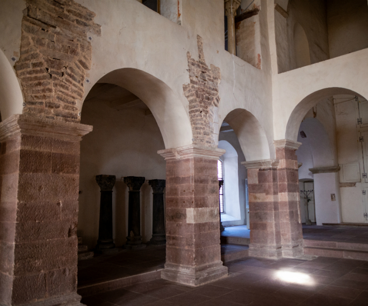 Das karolingische Westwerk in Corvey, hier ein Blick ins Erdgeschoss, wurde von der Unesco 2014 zum Erbe der Menschheit erklärt, © Tourismus NRW e.V.