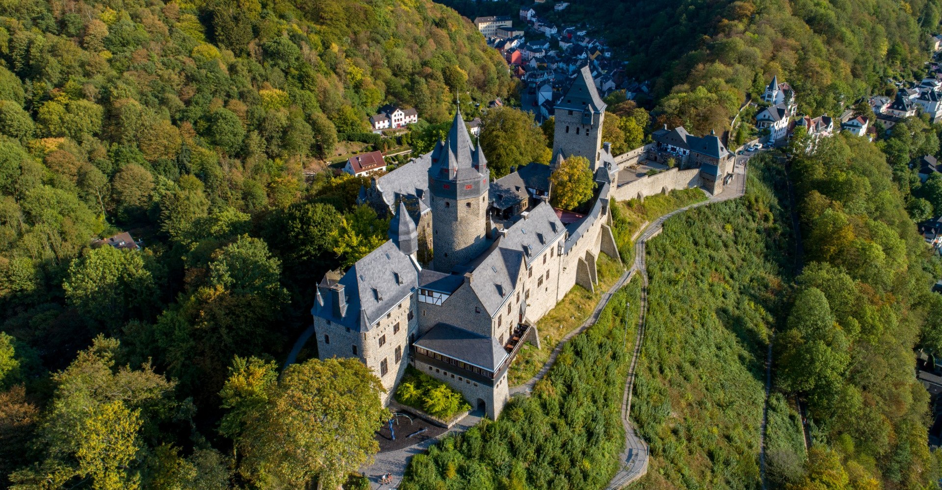 Altena castle, aerial view, © Tourismus NRW e.V.