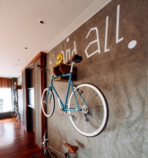 Bicycles on the wall at meandall in Düsseldorf, © Johannes Höhn