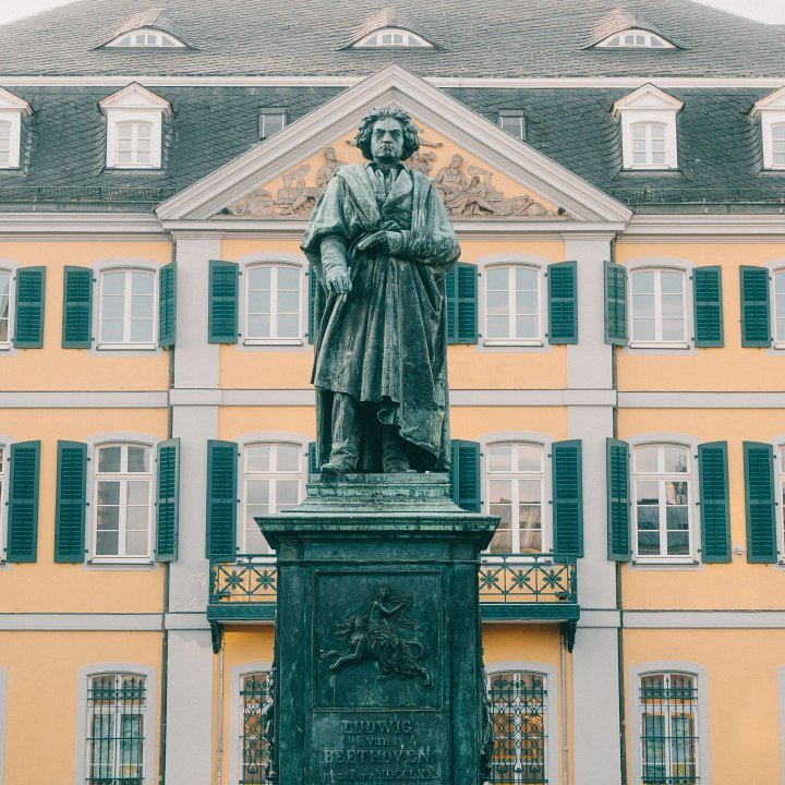 Bonn Beethoven monument on Münsterplatz, © Johannes Höhn