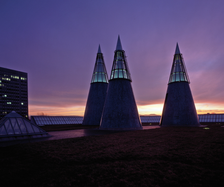 Die Bundeskunsthalle bei Nacht, © Peter Oszvald Kunst- und Ausstellungshalle der Bundesrepublik Deutschland, Bonn