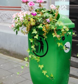 Planted rubbish bin on Körnerstraße, © Nina Hüpen-Bestendonk
