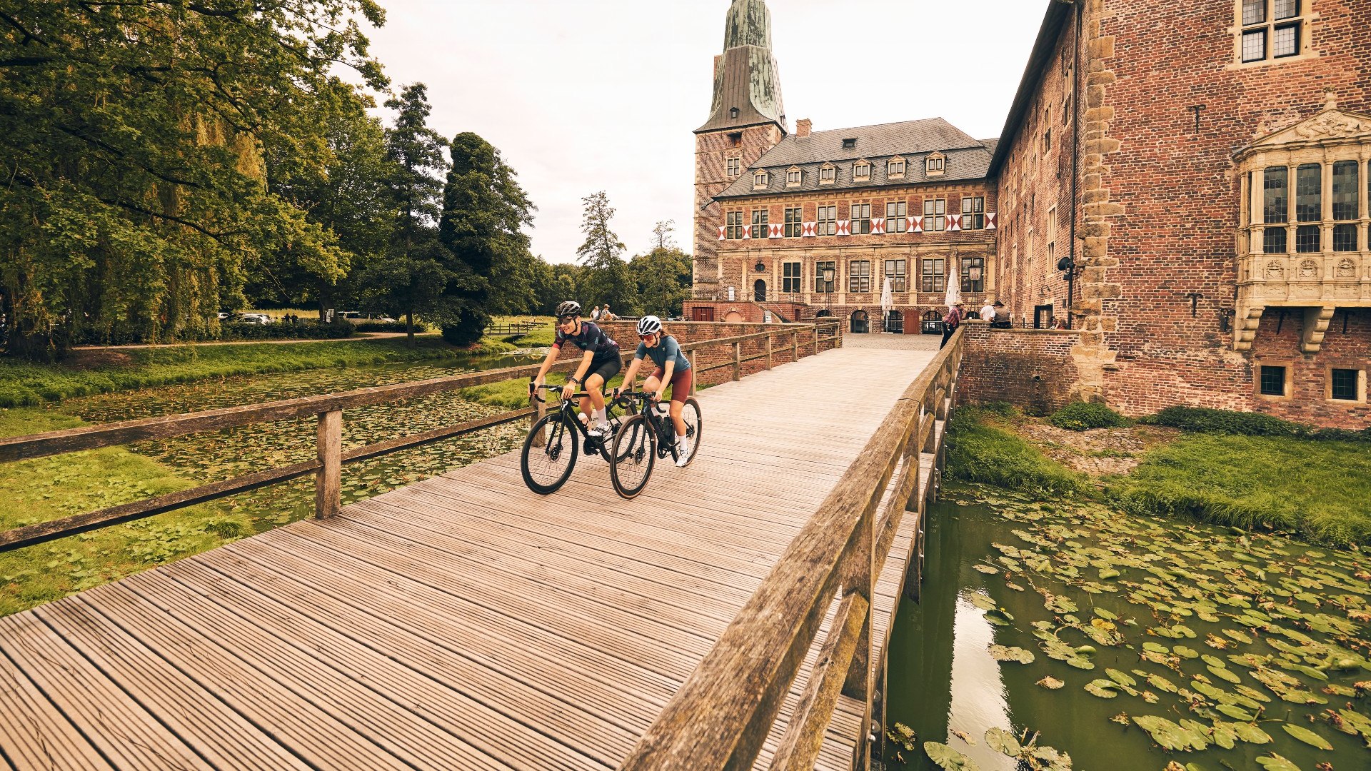 Riding a racing bike in the Münsterland, © Paul Masukowitz
