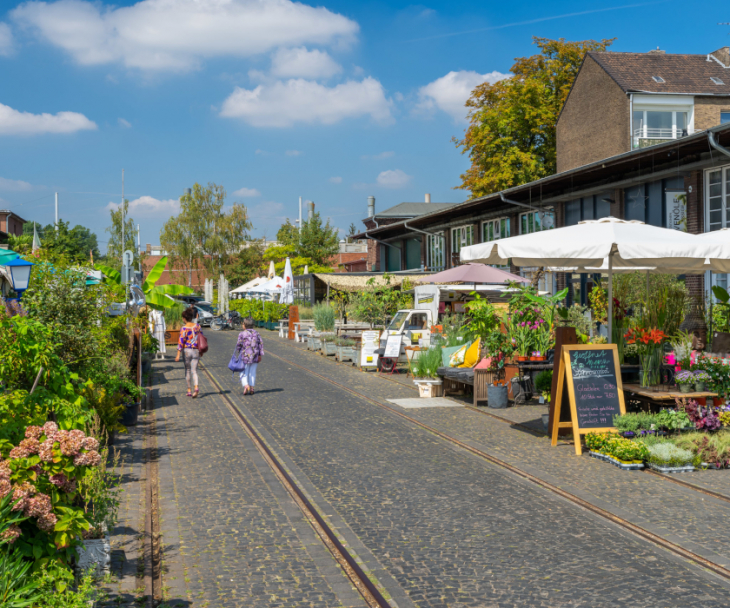 The Krefeld Großmarkt area has food and flower stores as well as bicycle ones and stock sales, © Niederrhein Tourismus, Foto: Patrick Gawandtka