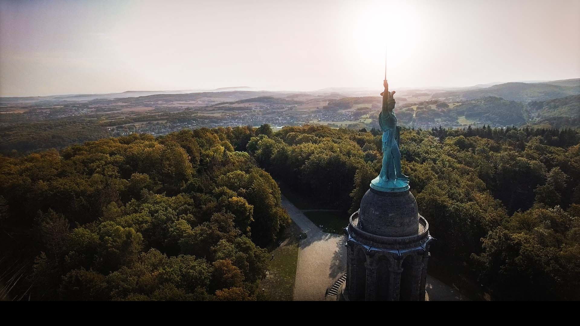 View of the Hermann Monument and the surroundings of the Teutoburg Forest, © Tourismus NRW e.V.