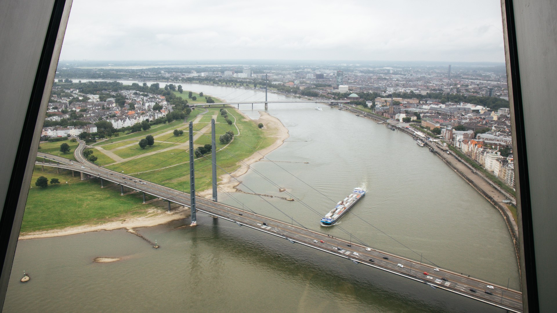 View of the Rhine Tower in Düsseldorf, © Nina Hüpen-Bestendonk