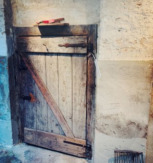 Wooden door in the cloth factory, © Ilona Marx