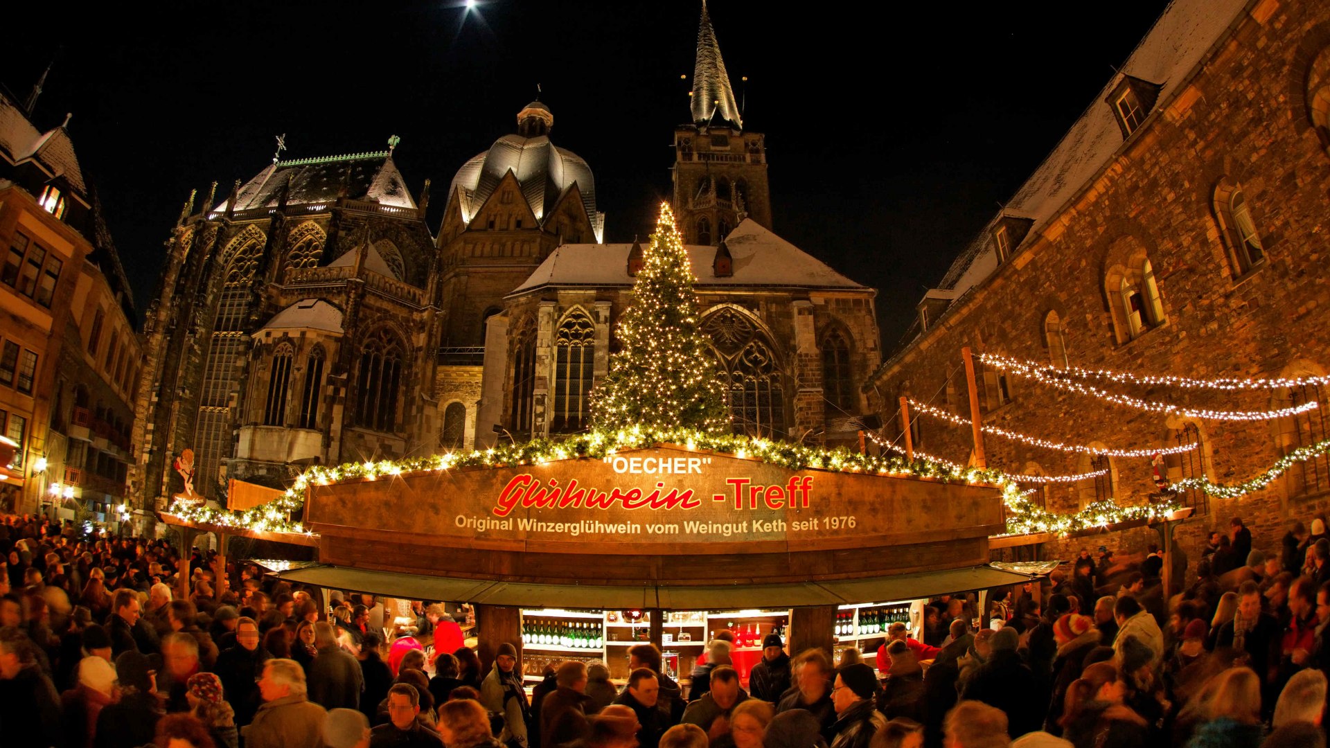 Der Oecher Glühwein-Treff auf dem Katschhof ist der älteste Glühweinstand des Aachener Weihnachtsmarktes., © Tobias Friedrich 