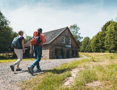 Two hikers in the open air museum Lindlar, © Tourismus NRW e.V.
