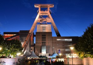 Zeche Zollverein am Abend, © Jochen Tack / Stiftung Zollverein
